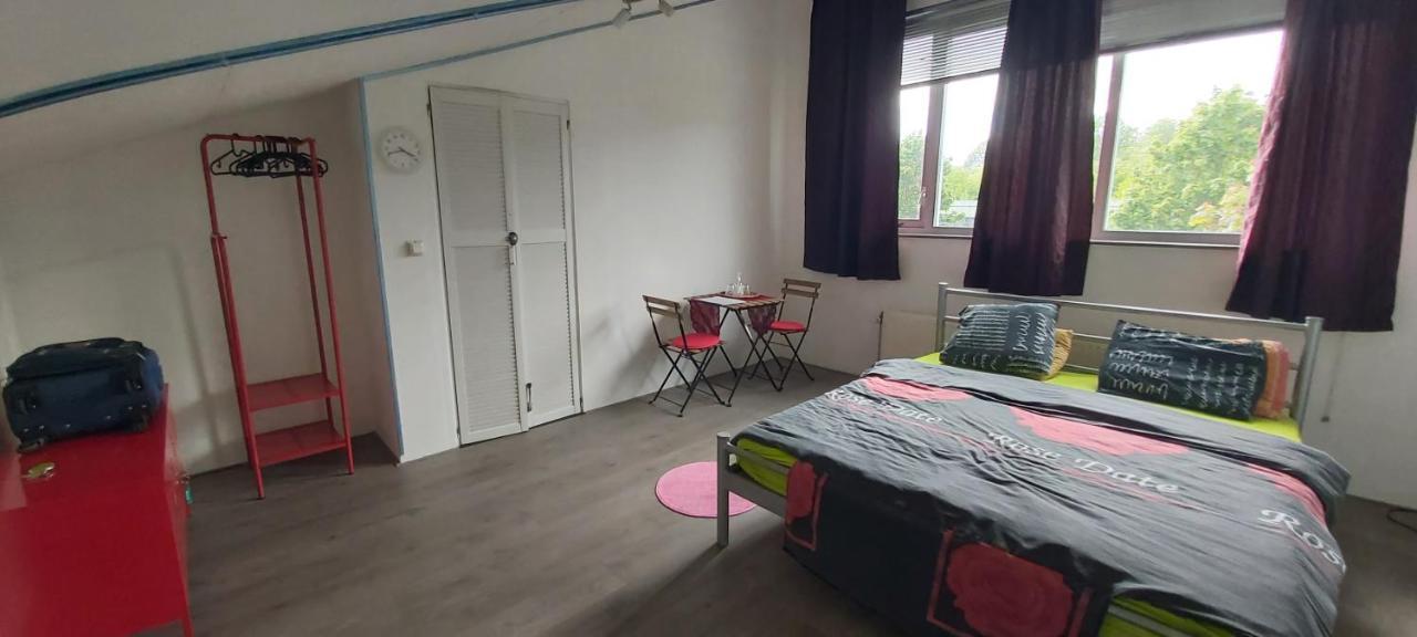 Spacious Room With Free Parking 알메르 외부 사진